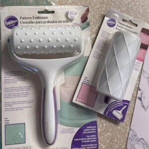 Wilton White Pattern Embosser and Roller Set